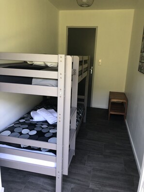 3 bedrooms, iron/ironing board, free WiFi, bed sheets