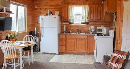 Cozy Hocking Hills Couples Cabin | Private Hot Tub