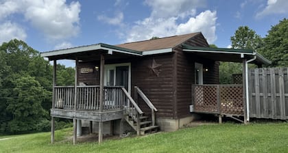 Cozy Hocking Hills Couples Cabin | Private Hot Tub
