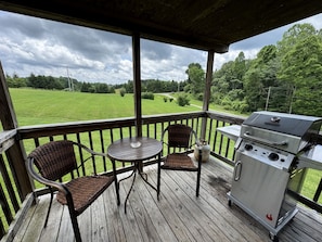 Outdoor dining - Cozy Hocking Hills Couples Cabin | Private Hot Tub (Nelsonville)