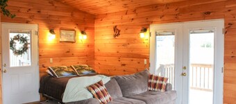 Cozy Hocking Hills Couples Cabin | Private Hot Tub