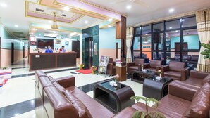 Lobby sitting area - Hotel Chris (Devachuli)