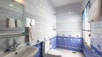 Deluxe Room | Bathroom | Slippers, towels