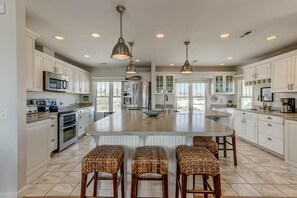 Full-size fridge, microwave, oven, stovetop