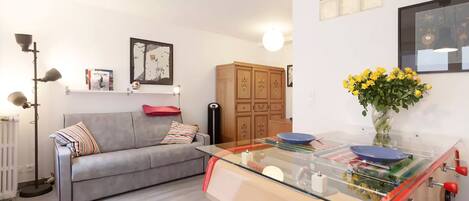 Télévision, baby-foot