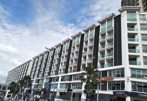 Exterior - Apartment Studio with Kitchen | WiFi | Balcony (Taman Sri Hartamas)