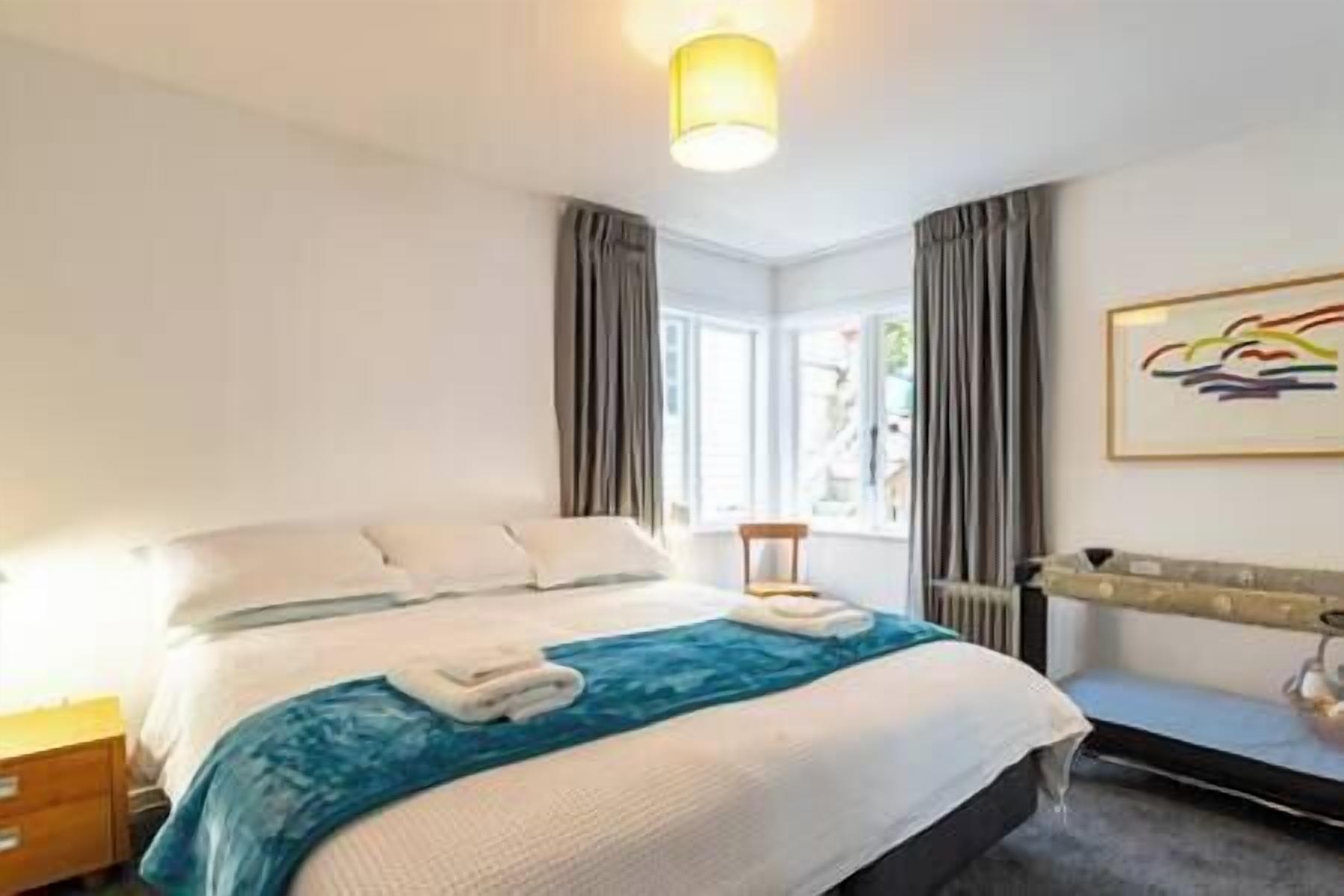 6 bedrooms, iron/ironing board, travel cot, WiFi