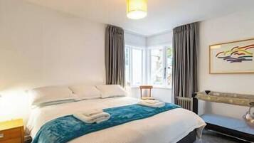 6 bedrooms, iron/ironing board, travel cot, WiFi