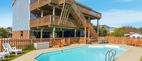 حمّام سباحة مُدفَّأ