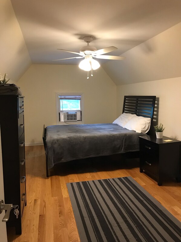 1 غرفة نوم ومكواة/لوح كي وواي فاي مجانًا وملاءات أسرّة