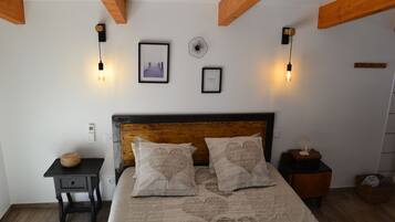 3 bedrooms, iron/ironing board, travel crib, free WiFi