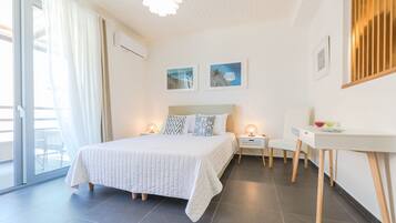 Apartamento família, 1 quarto, para não fumantes, vista parcial para o mar | 1 quarto, roupas de cama de algodão egípcio, roupas de cama premium