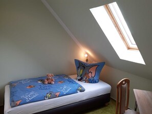 2 bedrooms, travel crib, WiFi, bed sheets