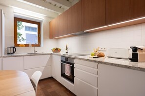 Fridge, oven, coffee/tea maker, toaster