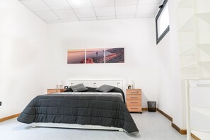 Double Room (Pan di Zucchero) | Memory-foam beds, individually furnished, desk, blackout curtains - Bed and Breakfast Porto Flavia (Iglesias)