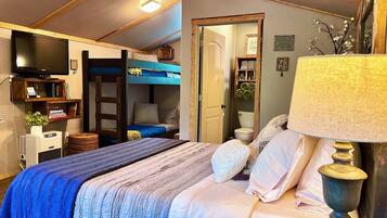 Iron/ironing board, free WiFi, bed sheets
