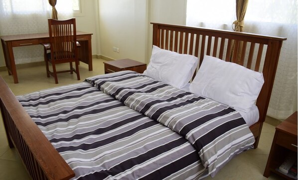 Deluxe Room | Desk, blackout drapes, free WiFi, bed sheets