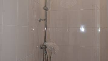Deluxe Room | Bathroom