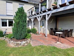 Outdoor dining - Apartment "Im Kleinen Feld" *** in Waldeck-Sachsenhausen on the Edersee (Waldeck)