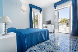 Superior Room | Minibar, in-room safe, desk, soundproofing - Odysseus Hotel (Lipari)