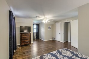 4 bedrooms, iron/ironing board, Internet, bed sheets