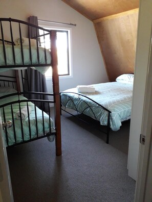 3 bedrooms, iron/ironing board, travel cot, free WiFi