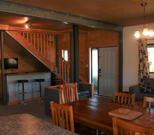 المنشأة من الداخل