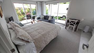 1 bedroom, desk, iron/ironing board, WiFi