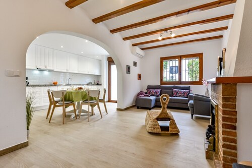 THOMAS, Bungalow for 6 people and swimming pool,free wifi