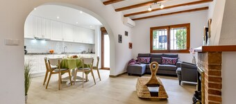 THOMAS, Bungalow for 6 people and swimming pool,free wifi