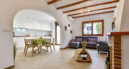 THOMAS, Bungalow for 6 people and swimming pool,free wifi