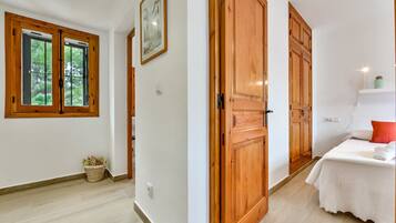 3 habitaciones, tabla de planchar con plancha y wifi gratis