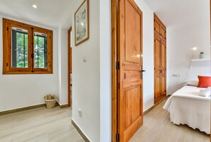 3 chambres, fer et planche à repasser, accès au Wi-Fi (inclus)