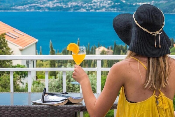 Deluxe-Apartment, Meerblick | Terrasse/Patio