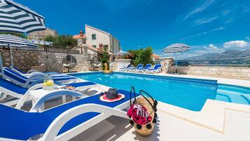 Piscina a l'aire lliure de temporada