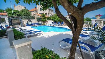 Façana frontal de l'allotjament