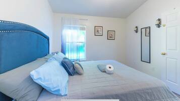 4 bedrooms, iron/ironing board, WiFi, bed sheets