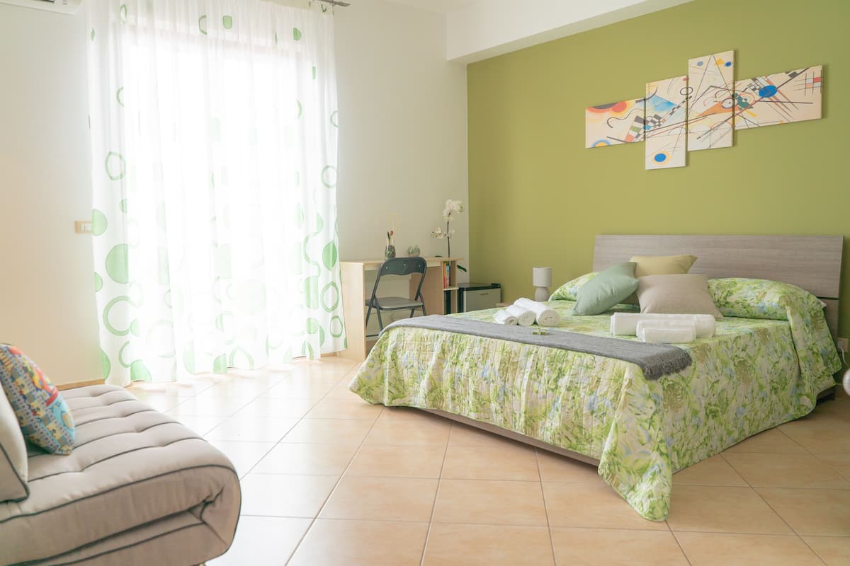 Deluxe Room, Beach View | Minibar, desk, laptop workspace, cribs/infant beds