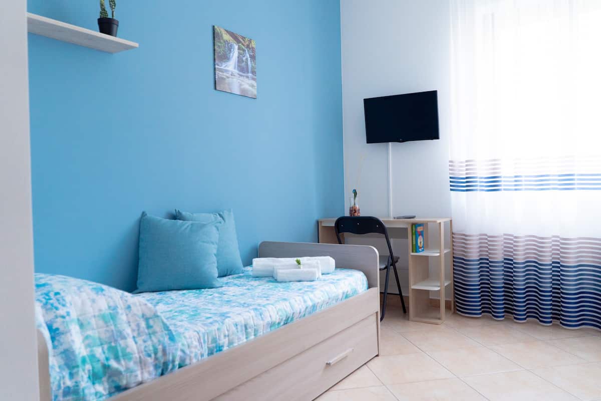 Basic Single Room | Minibar, desk, laptop workspace, cribs/infant beds