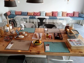 Free daily buffet breakfast