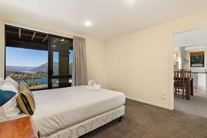 4 bedrooms, desk, iron/ironing board, free WiFi