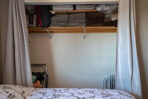 1 bedroom, WiFi, bed sheets