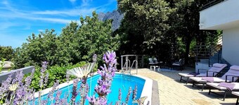 Villa with pool, barbecue , patio , quiet location , families welcome