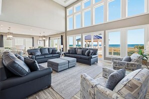 Televisión y chimenea 