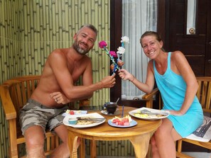 Frokost, lunsj og middag serveres