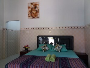 Dobbeltrom | Safe på rommet, skrivebord og ekstrasenger (mot et tillegg)