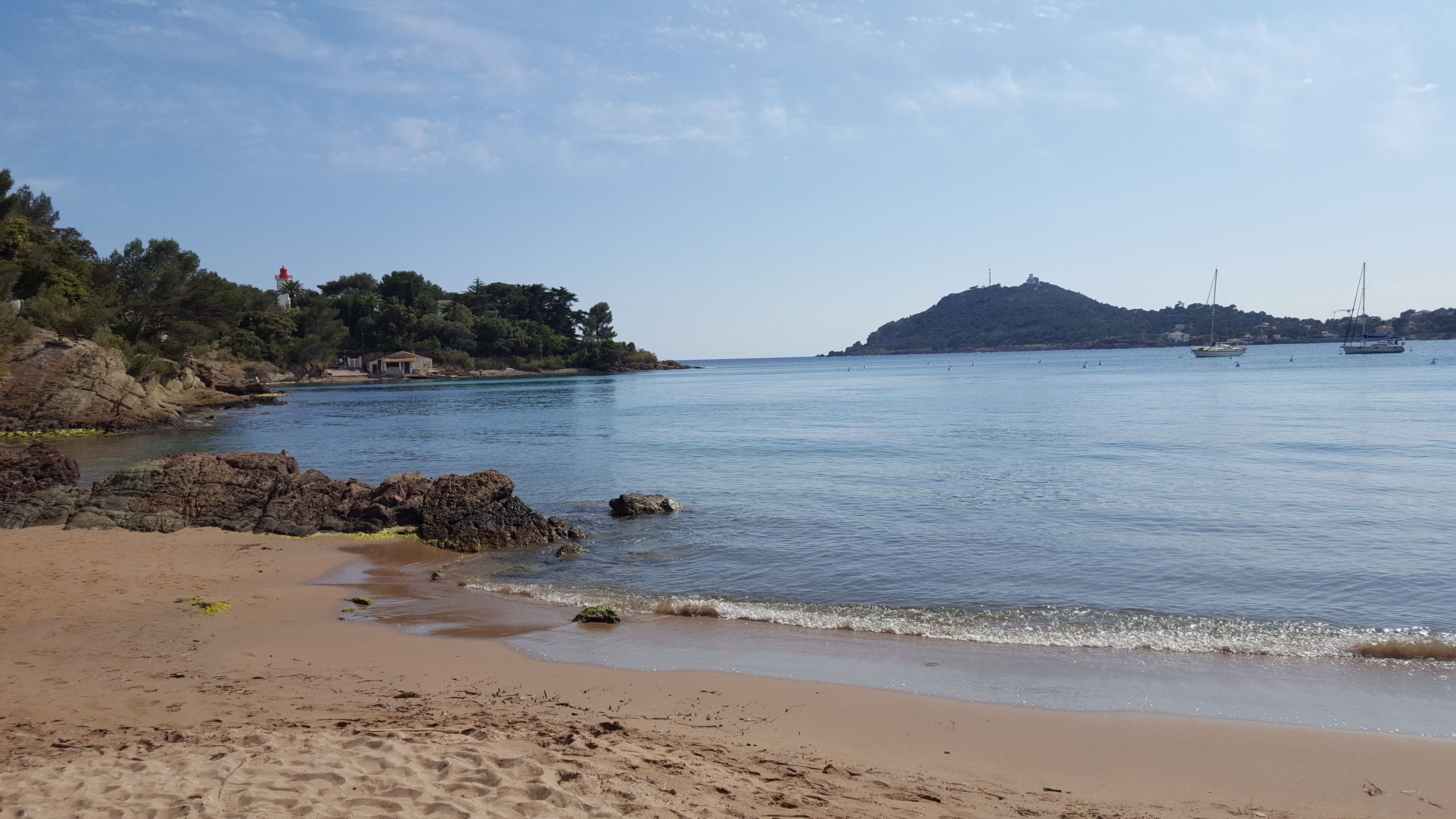 Beach nearby, sun loungers