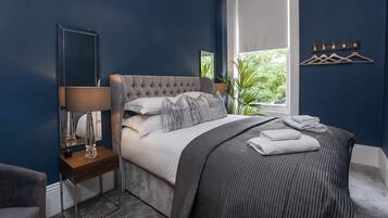 2 dormitoris, planxa i posts de planxar, wifi gratuïta i roba de llit