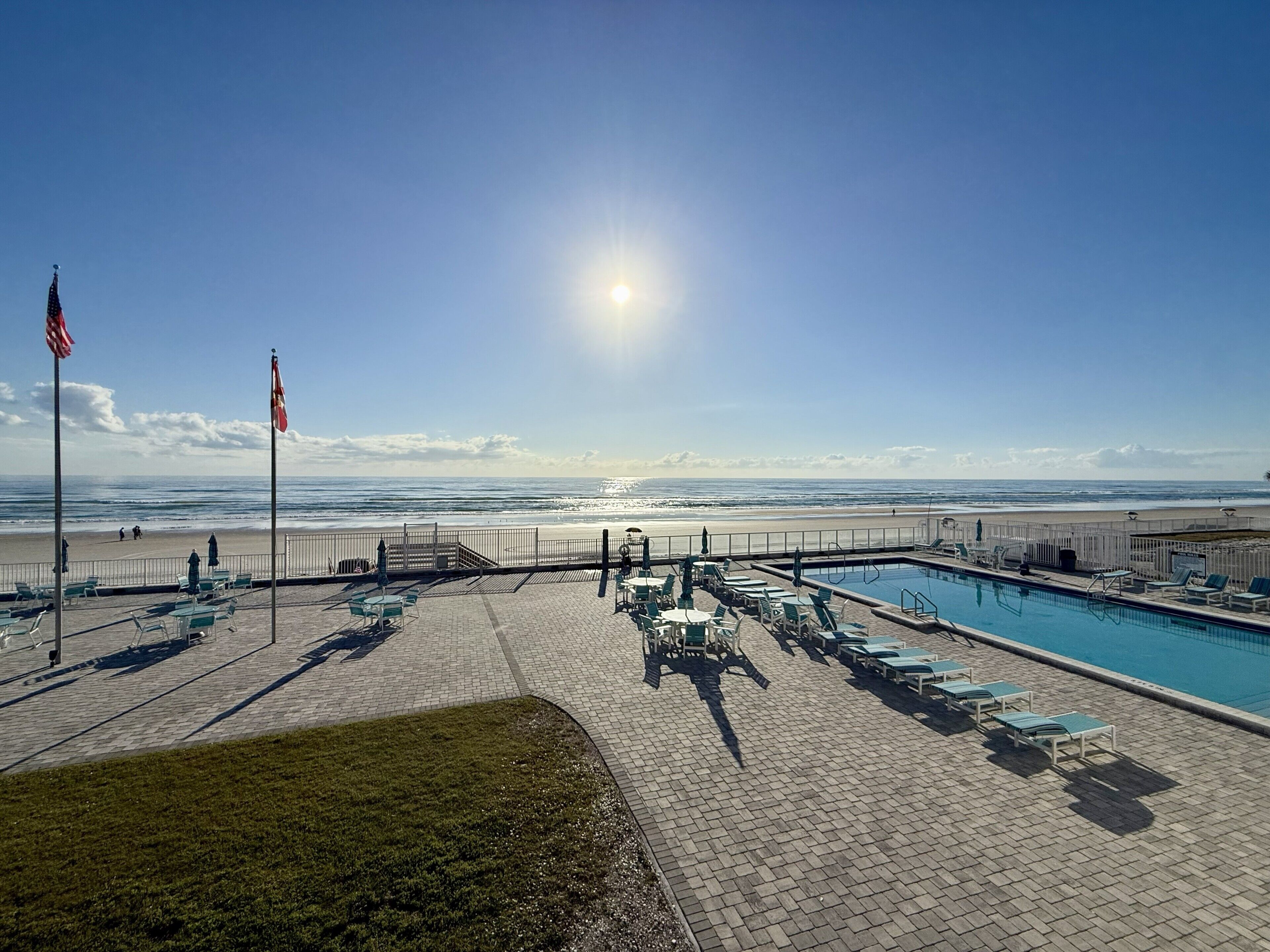 Utendørsbasseng og et oppvarmet basseng