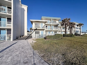 Exterior - An adorable, direct oceanfront front studio with a large private balcony. (Daytona Beach)
